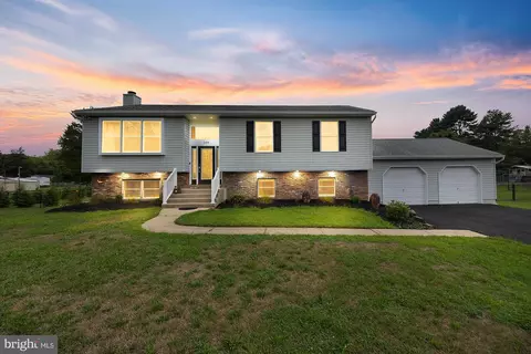 344 East Ave, Clayton, NJ 08312