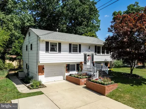 107 Sherwood Dr, Blackwood, NJ 08012
