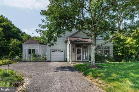 422 Longfellow Dr, Williamstown, NJ 08094
