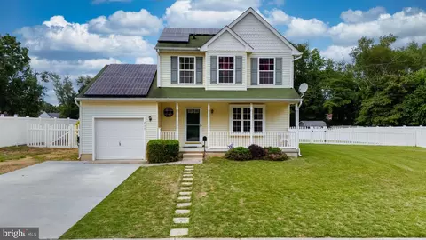 233 E Howard St, Clayton, NJ 08312
