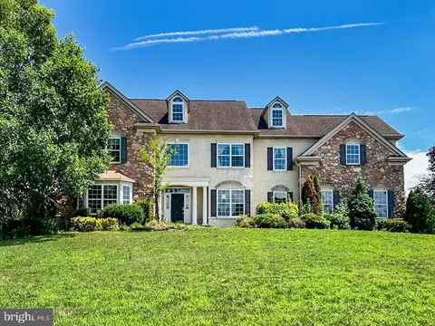 18 Nicole Ct, Swedesboro, NJ 08085