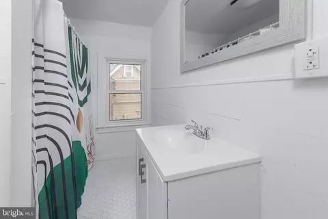 Bath - 438 West Ave, Pitman, NJ 08071 photo 2 of 2