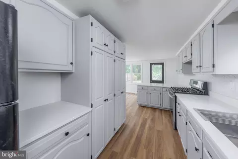 Entry Way - 438 West Ave, Pitman, NJ 08071 photo 1 of 2
