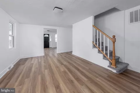 Living - 438 West Ave, Pitman, NJ 08071 photo 3 of 4