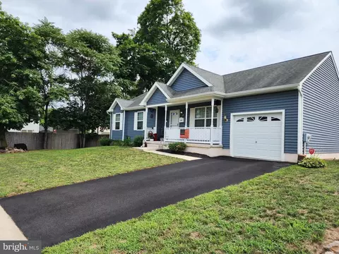 218 E High St, Clayton, NJ 08312