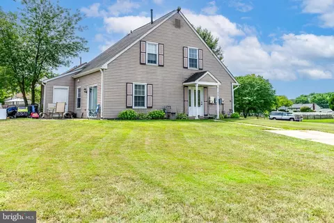 35 Meeting House Ln, Blackwood, NJ 08012