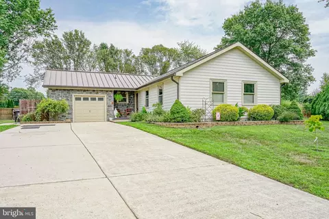 200 Ridgeway Ct, Mullica Hill, NJ 08062