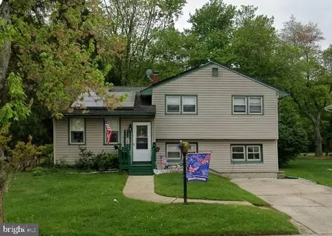 36 Pleasant Valley Dr, West Deptford, NJ 08096