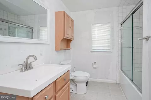 Entry Way - 101 Harmony Rd, Mickleton, NJ 08056 photo 3 of 3
