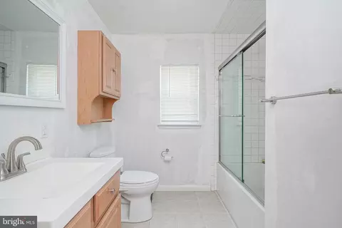 Entry Way - 101 Harmony Rd, Mickleton, NJ 08056 photo 2 of 3
