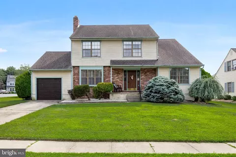 11 Scotch Dr, Turnersville, NJ 08012