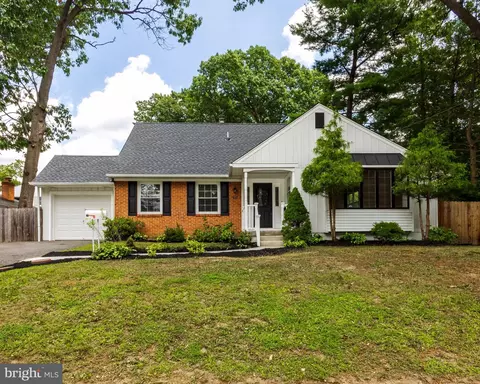 511 Jefferson Dr, Blackwood, NJ 08012