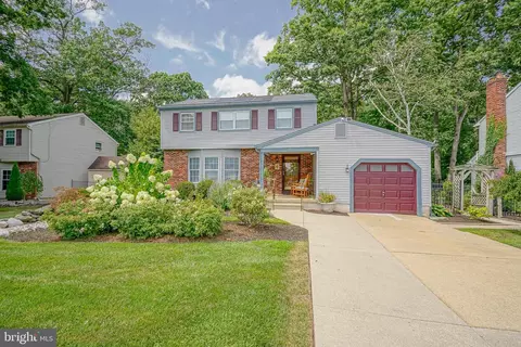 8 Lupus Ln, Sewell, NJ 08080