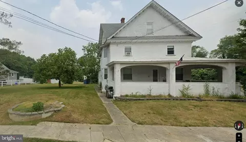 305 W Clayton Ave, Clayton, NJ 08312