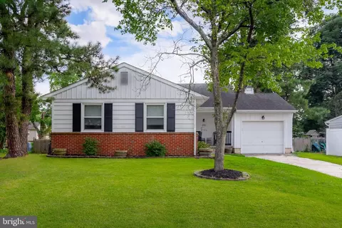 210 Lakeside Dr, Glassboro, NJ 08028