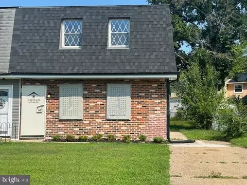 17 Fomalhaut Ct, Blackwood, NJ 08012
