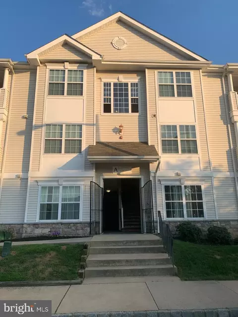 14 Highbridge Ln, West Deptford, NJ 08086