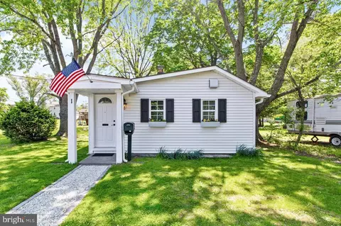 1 West Ave, Swedesboro, NJ 08085