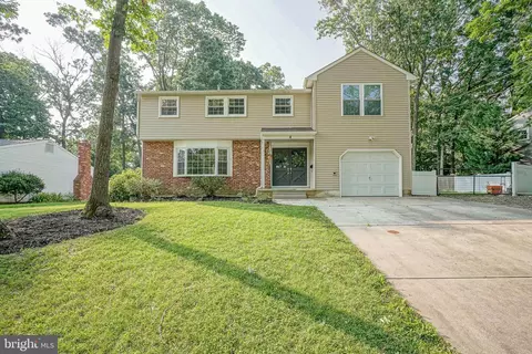 8 Timber Hill Dr, Turnersville, NJ 08012