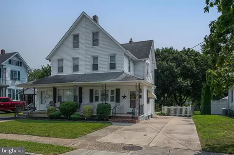 22 E Garwood Ave, Williamstown, NJ 08094