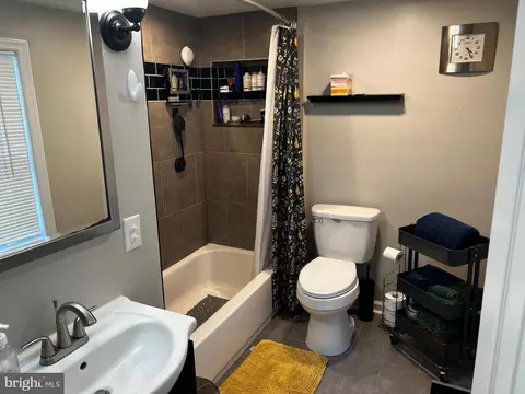 Bath - 342 West Ave, Pitman, NJ 08071 photo 7 of 11