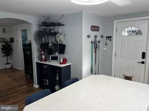 Entry Way - 342 West Ave, Pitman, NJ 08071 photo 6 of 12