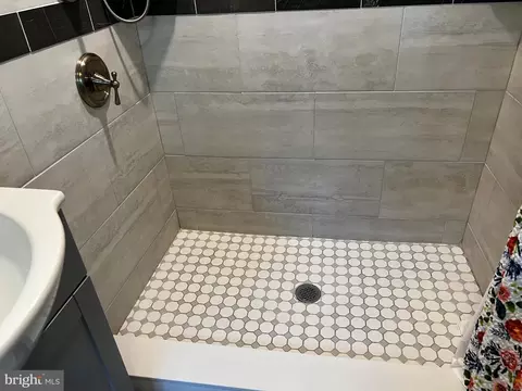 Bath - 342 West Ave, Pitman, NJ 08071 photo 6 of 11