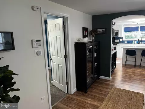 Entry Way - 342 West Ave, Pitman, NJ 08071 photo 4 of 12