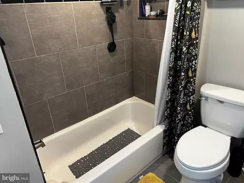 Bath - 342 West Ave, Pitman, NJ 08071 photo 8 of 11