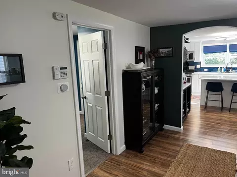 Entry Way - 342 West Ave, Pitman, NJ 08071 photo 3 of 12