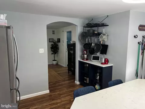 Entry Way - 342 West Ave, Pitman, NJ 08071 photo 5 of 12