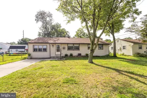 4 Grenlynne Dr, Grenloch, NJ 08032