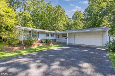619 Whitman Dr, Blackwood, NJ 08012