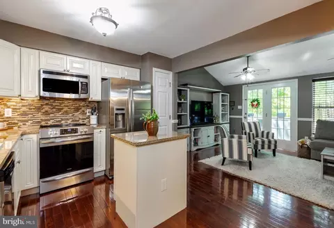 736 Quest Ct, Mantua, NJ 08051