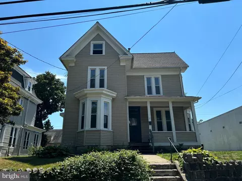 31 E Centre St, Woodbury, NJ 08096