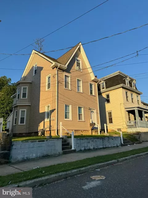 47 Hopkins St, Woodbury, NJ 08096
