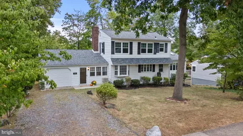 549 Park Dr, Woodbury, NJ 08096