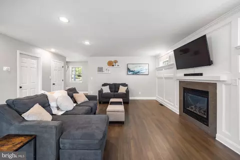 Entry Way - 616 S Broadway, Pitman, NJ 08071 photo 4 of 8