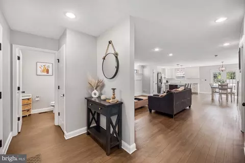 Entry Way - 616 S Broadway, Pitman, NJ 08071 photo 3 of 8