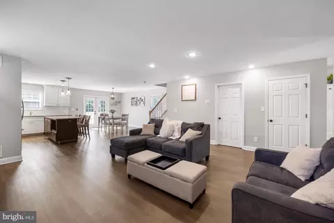 Entry Way - 616 S Broadway, Pitman, NJ 08071 photo 5 of 8