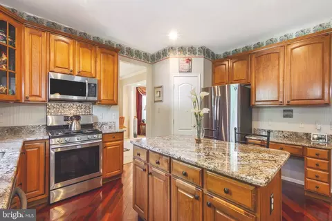 Kitchen - 709 Devonshire Dr, Williamstown, NJ 08094 photo 3 of 4