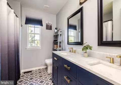 Bath - 709 Devonshire Dr, Williamstown, NJ 08094 photo 4 of 4