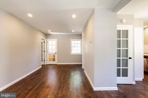 Entry Way - 338 Legion Ct, Pitman, NJ 08071 photo 2 of 5