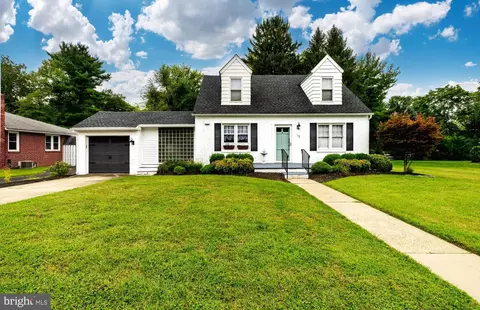 15 Chatham Ln, Mullica Hill, NJ 08062