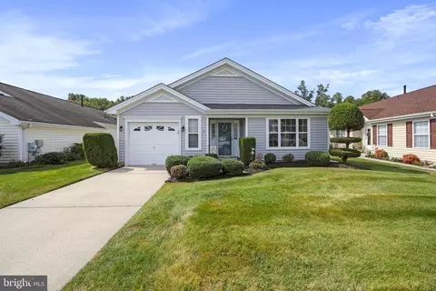 3 Autumn Ln, Sewell, NJ 08080