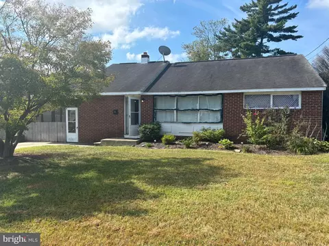 17 Holly Dr, Woodbury, NJ 08096