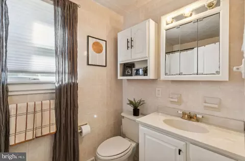 Bath - 508 Boundary Rd, Pitman, NJ 08071 photo 2 of 3