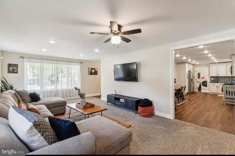 Entry Way - 508 Boundary Rd, Pitman, NJ 08071 photo 2 of 15