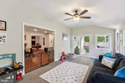 Entry Way - 508 Boundary Rd, Pitman, NJ 08071 photo 9 of 15