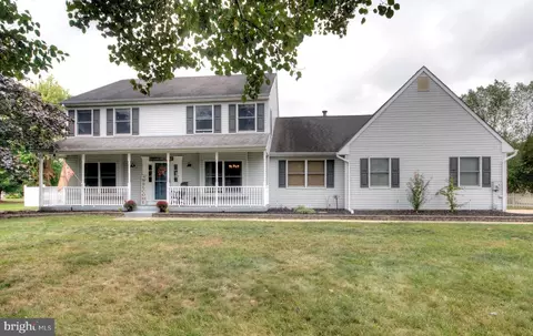205 Meadowview Ct, Mullica Hill, NJ 08062